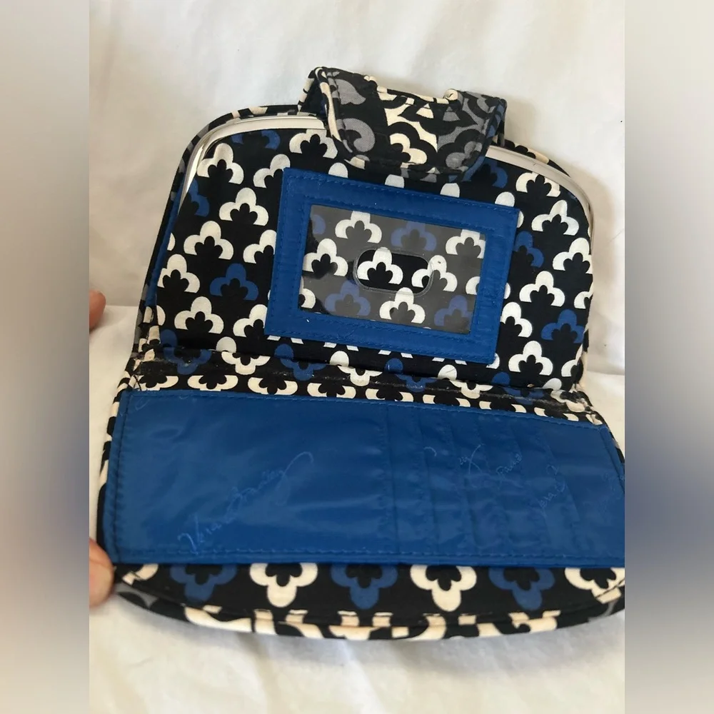 Vera Bradley Clutch Kiss N’ Snap Tab Wallet w/Kisslock Canterbury Blue. Great!
